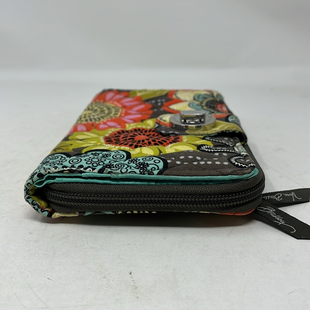 VERA BRADLEY FLOWER SHOWER LARGE QUILTED TWIST LOCK AND ZIP AROUND WALLET - Picture 5 of 16